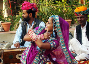 folk dancer perfomance at delhi haat - folk dance