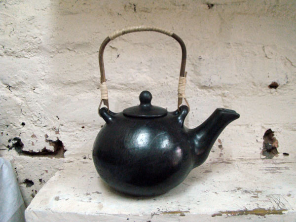 Black kettle pottery, India