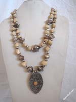 white-stone-pendent